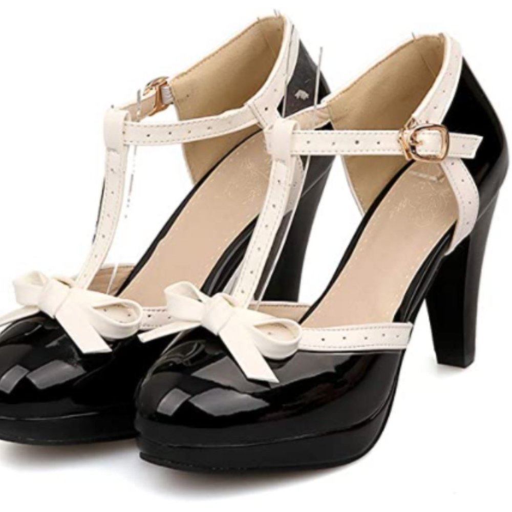 Vero Cuoio Mary Jane pumps. Size 35/5 Narrow.